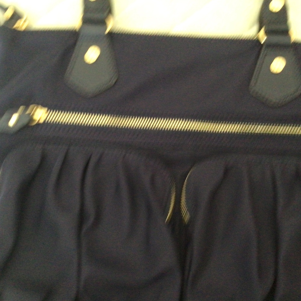 Excellent Condition MZ Wallace Small Belle in Boysenberry (dark purple) - Picture 2 of 8